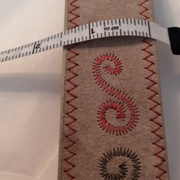 Embroidered Wide Fringe Belt - Picture 7 of 9